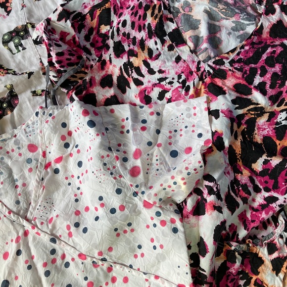 Assorted xs/s scrub tops 8 in total - Picture 3 of 4